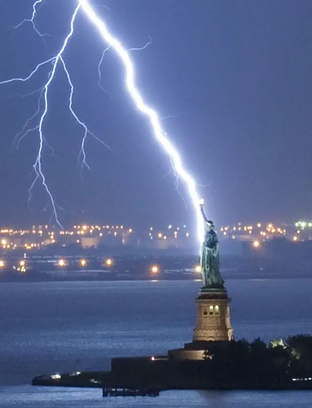 statue of liberty facts for kids struck by lightning - Fun Facts For Kids